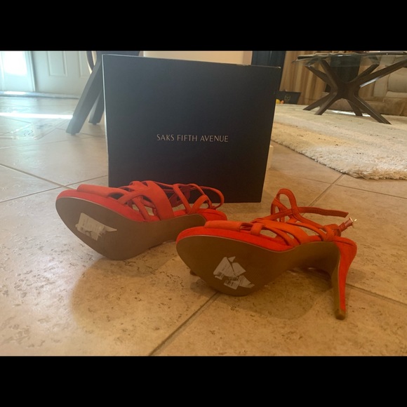 Red saks fifth avenue heels - Picture 4 of 6